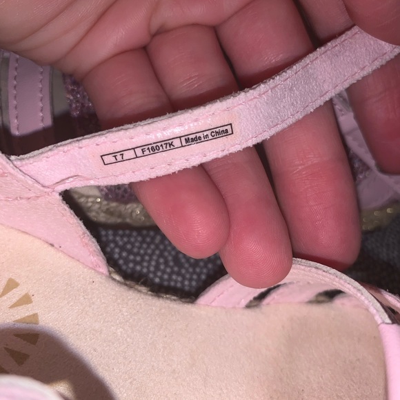 UGG Sandals for toddler girl size 7T - Picture 6 of 9